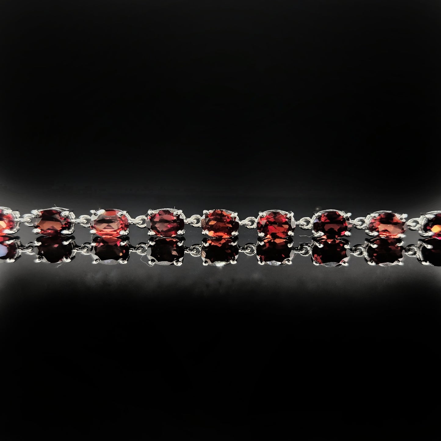 Garnet Bracelet in Sterling Silver.
