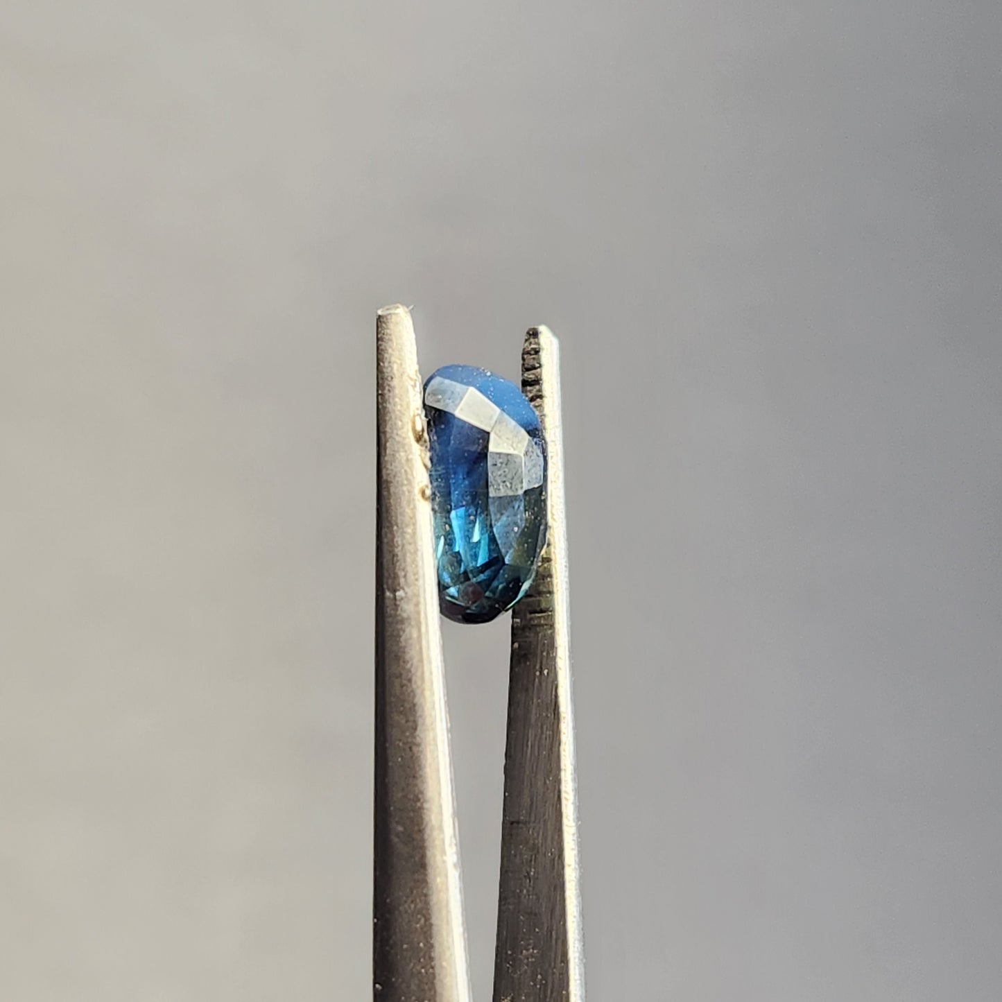 Tri-Colored Blue, Green, and Yellow Sapphire Oval Facet w/ Zonings