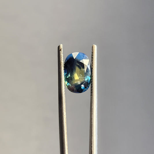 Tri-Colored Blue, Green, and Yellow Sapphire Oval Facet w/ Zonings