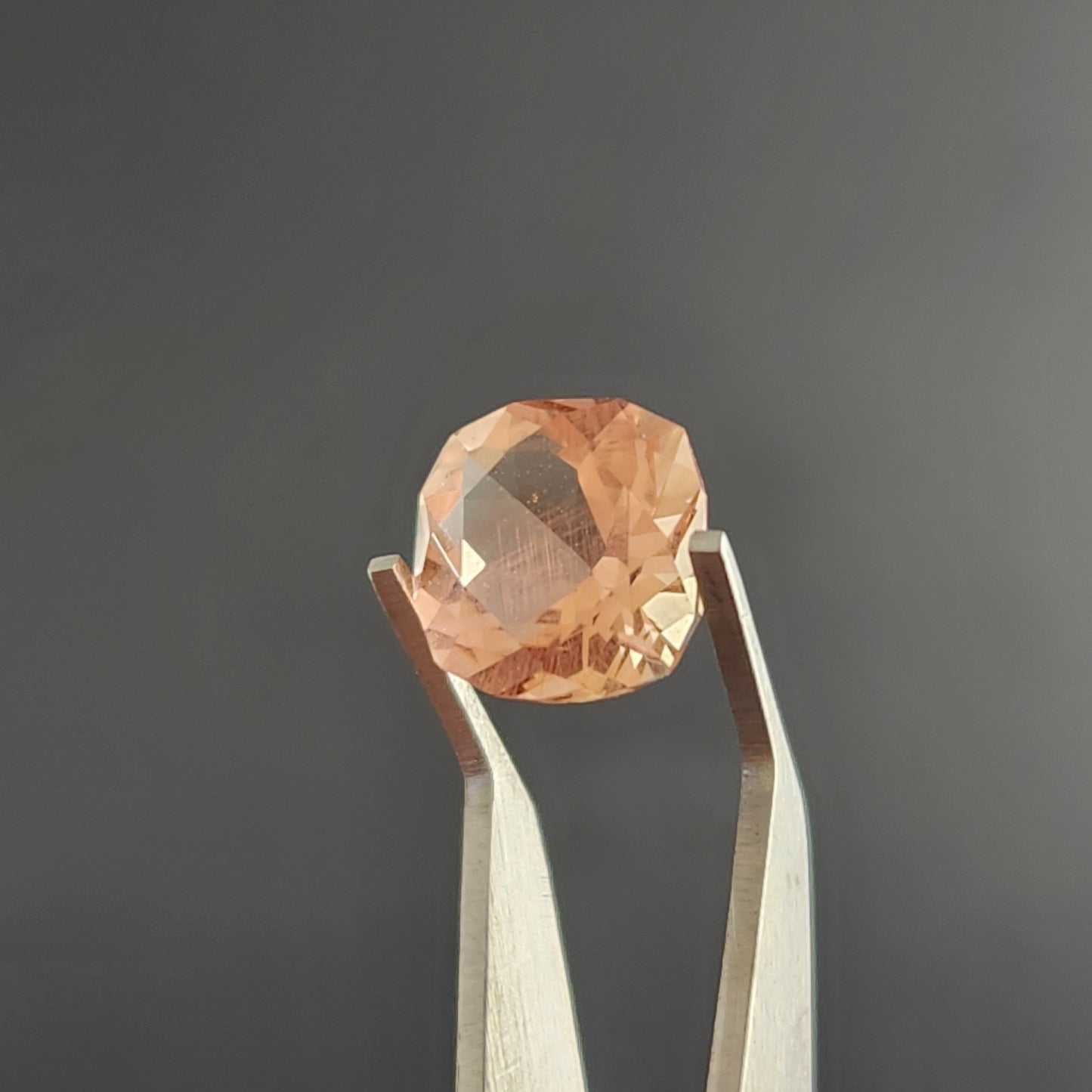 1.84 ct Sunstone Square Cushion Facet