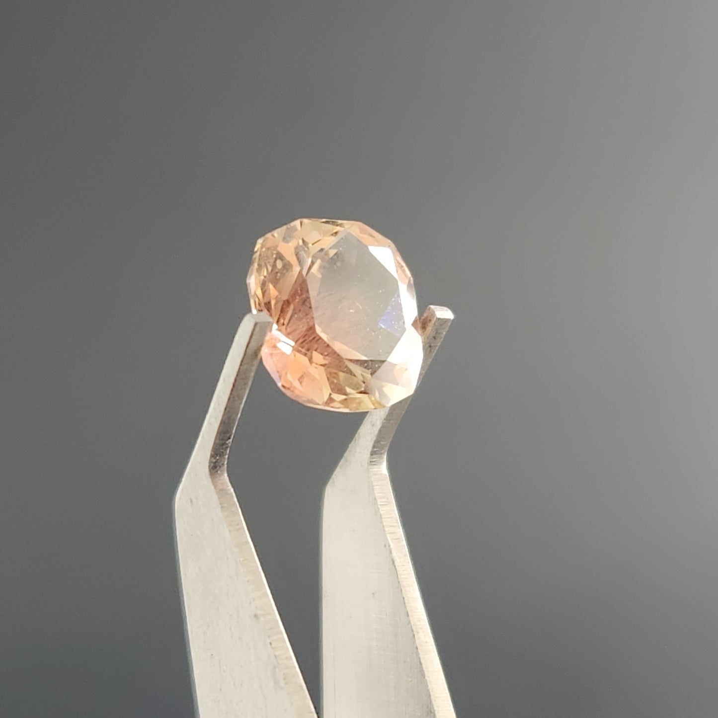 1.84 ct Sunstone Square Cushion Facet