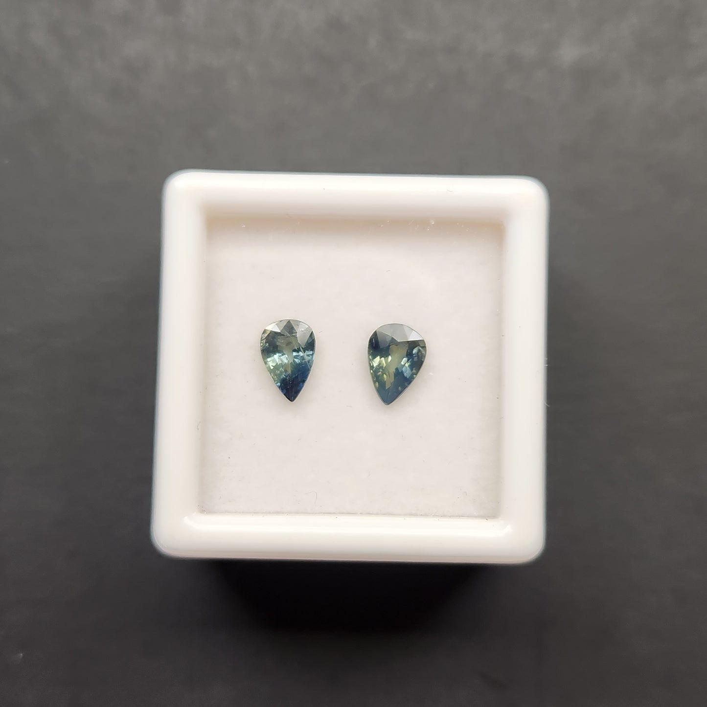 Bi-Colored Sapphire Pear Facet