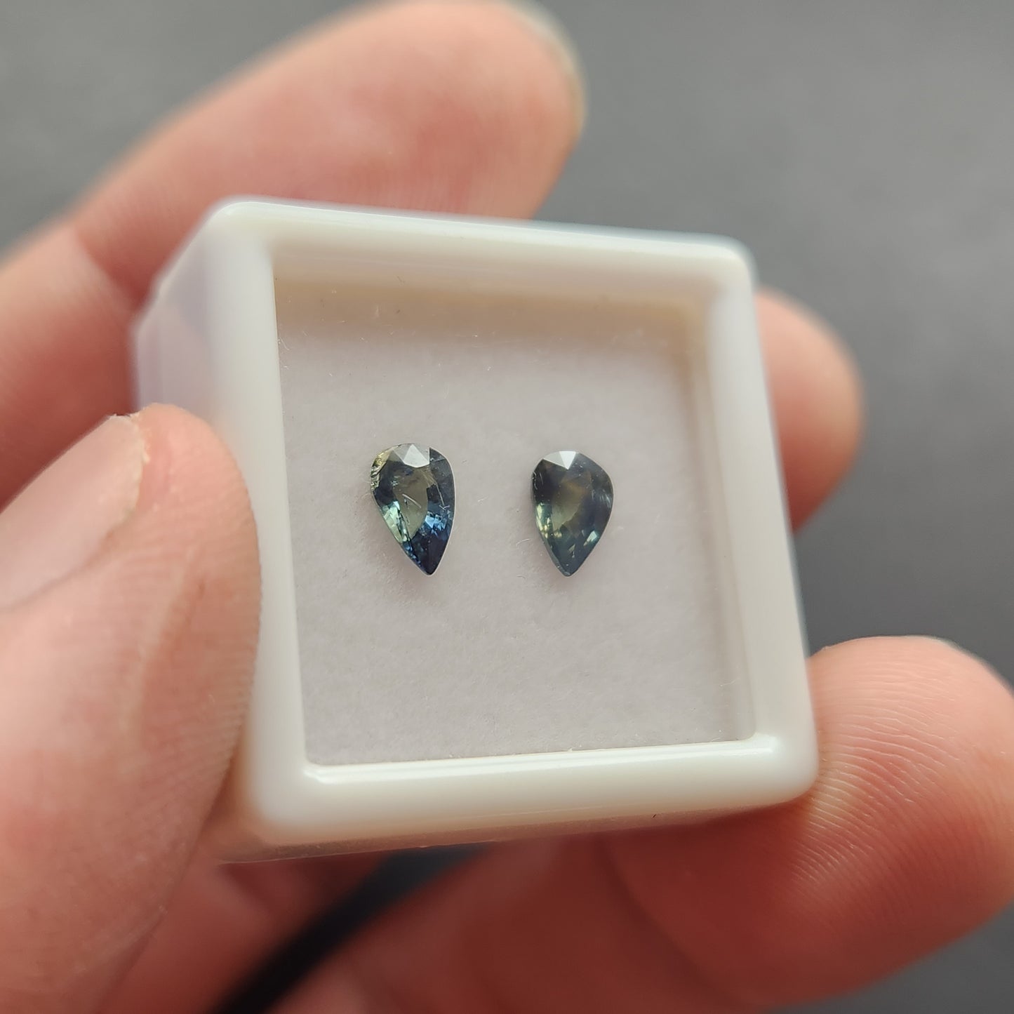 Bi-Colored Sapphire Pear Facet