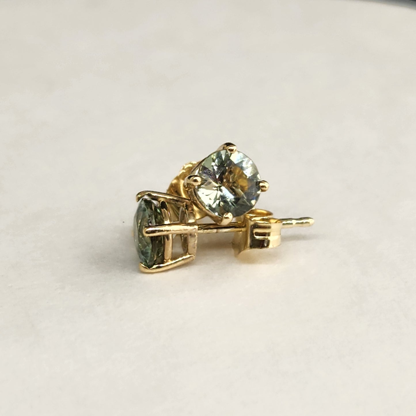 14 kt gold Oregon Sunstones earring 0.90 ct