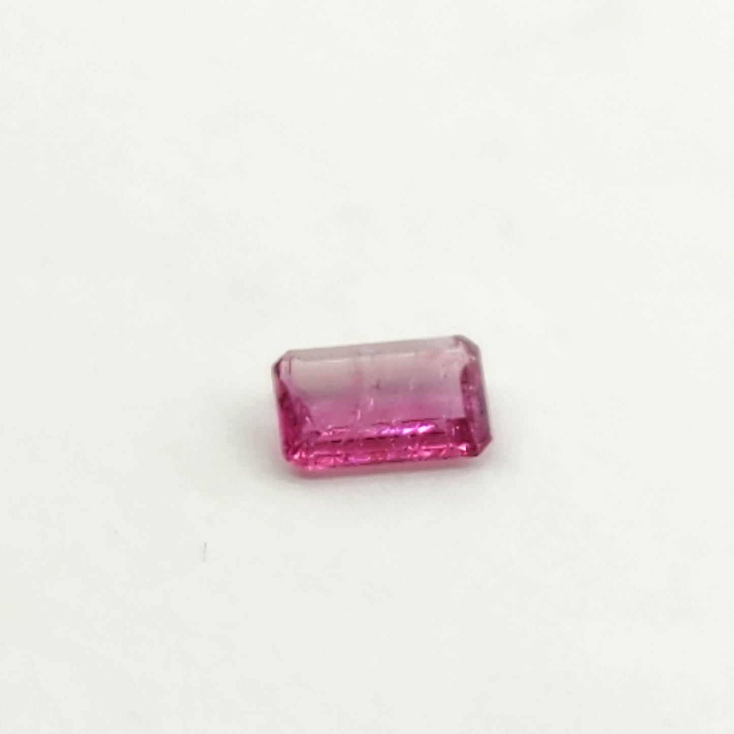 Red Beryl Facet 0.09 ct.