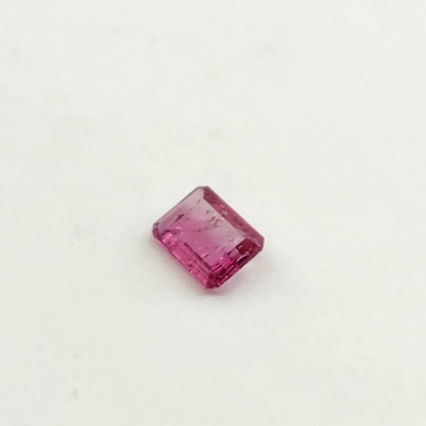 Red Beryl Facet 0.09 ct.