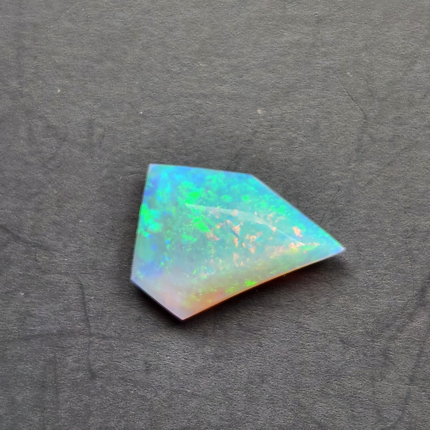 Natural 5.30 ct Australian Opal