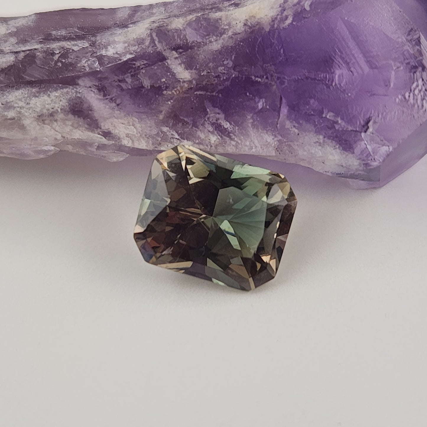 3.98 ct Green Oregon Sunstone