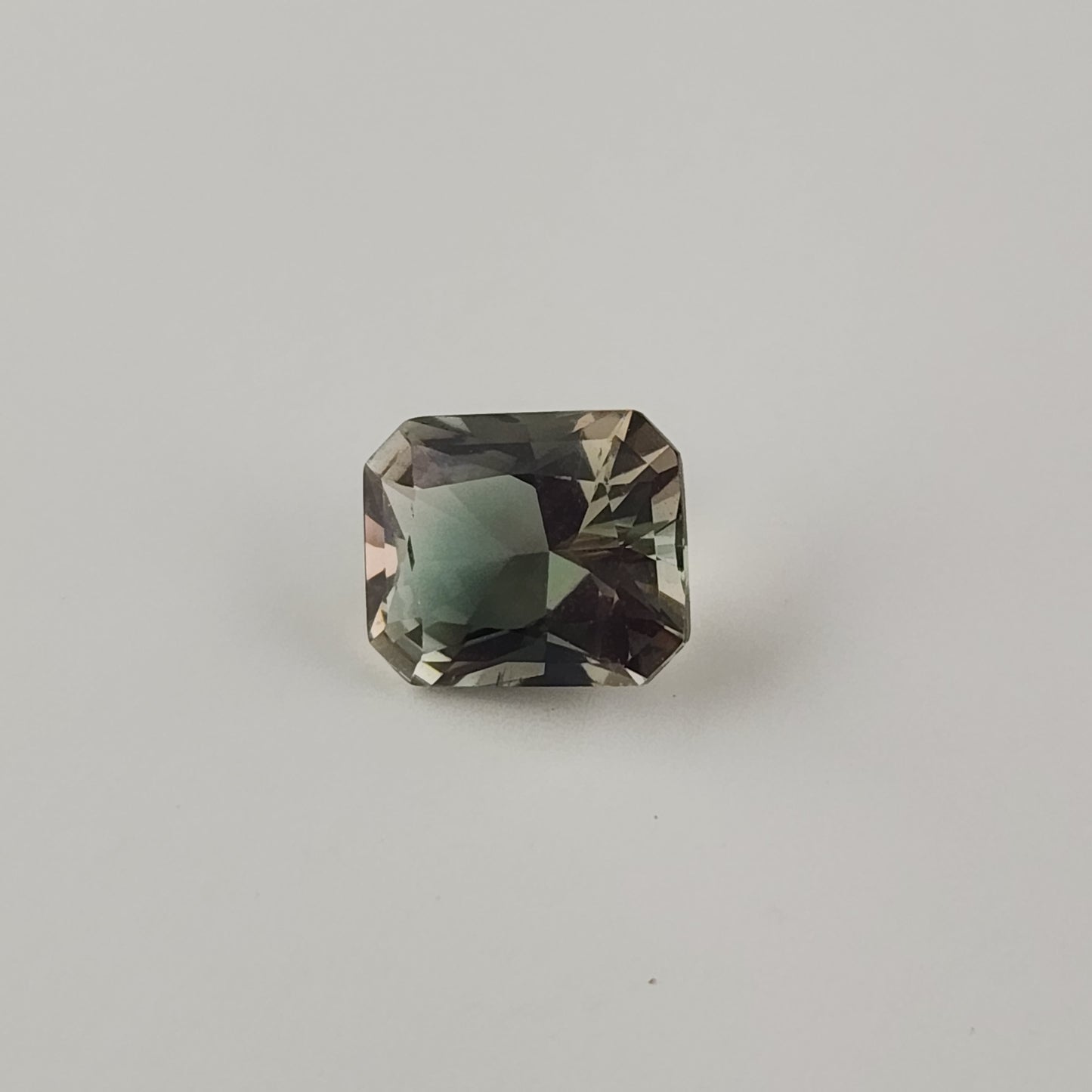 3.98 ct Green Oregon Sunstone