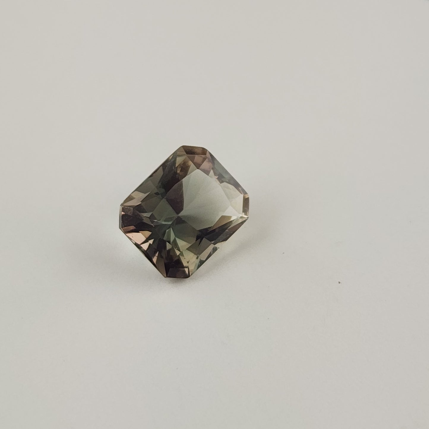 3.98 ct Green Oregon Sunstone
