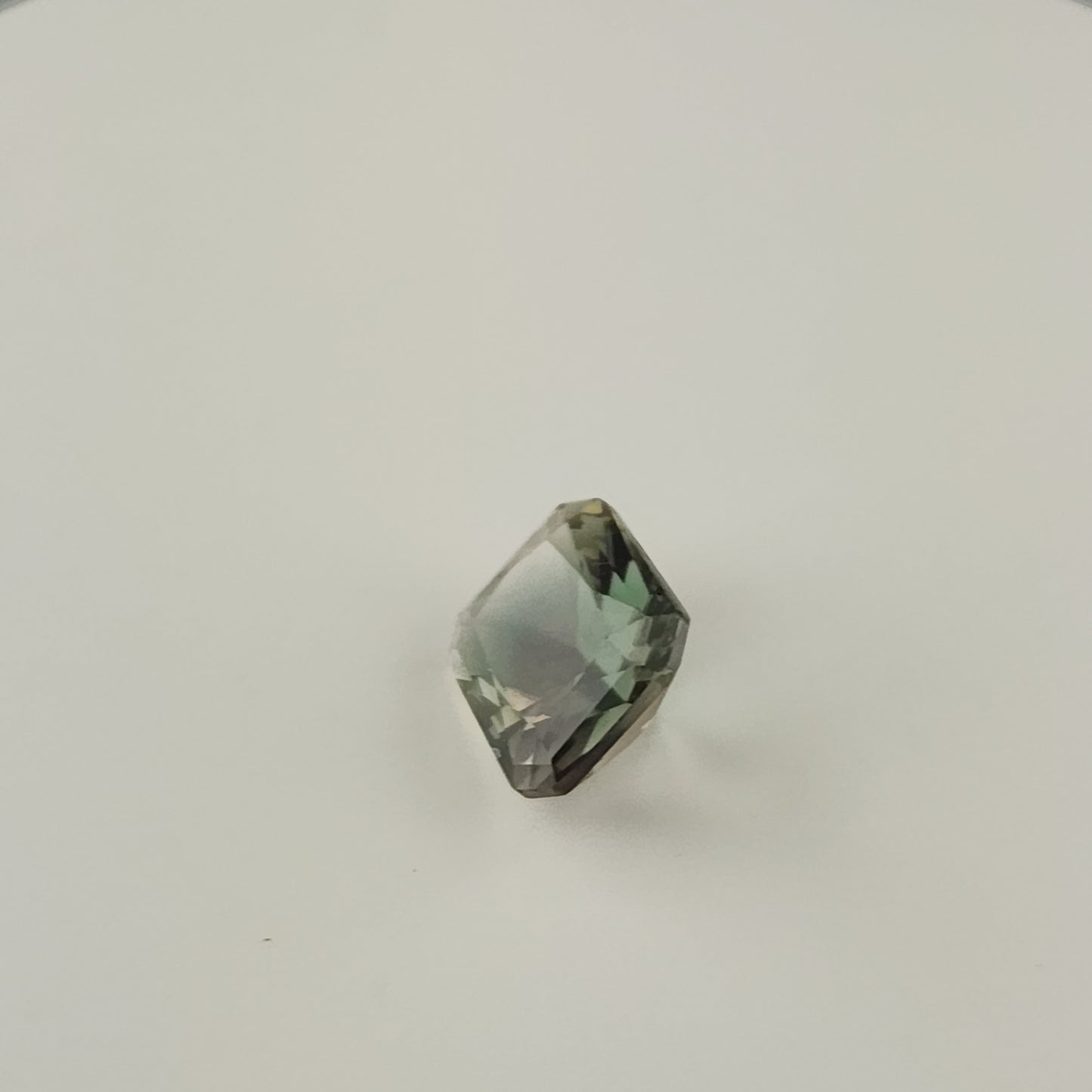 3.98 ct Green Oregon Sunstone