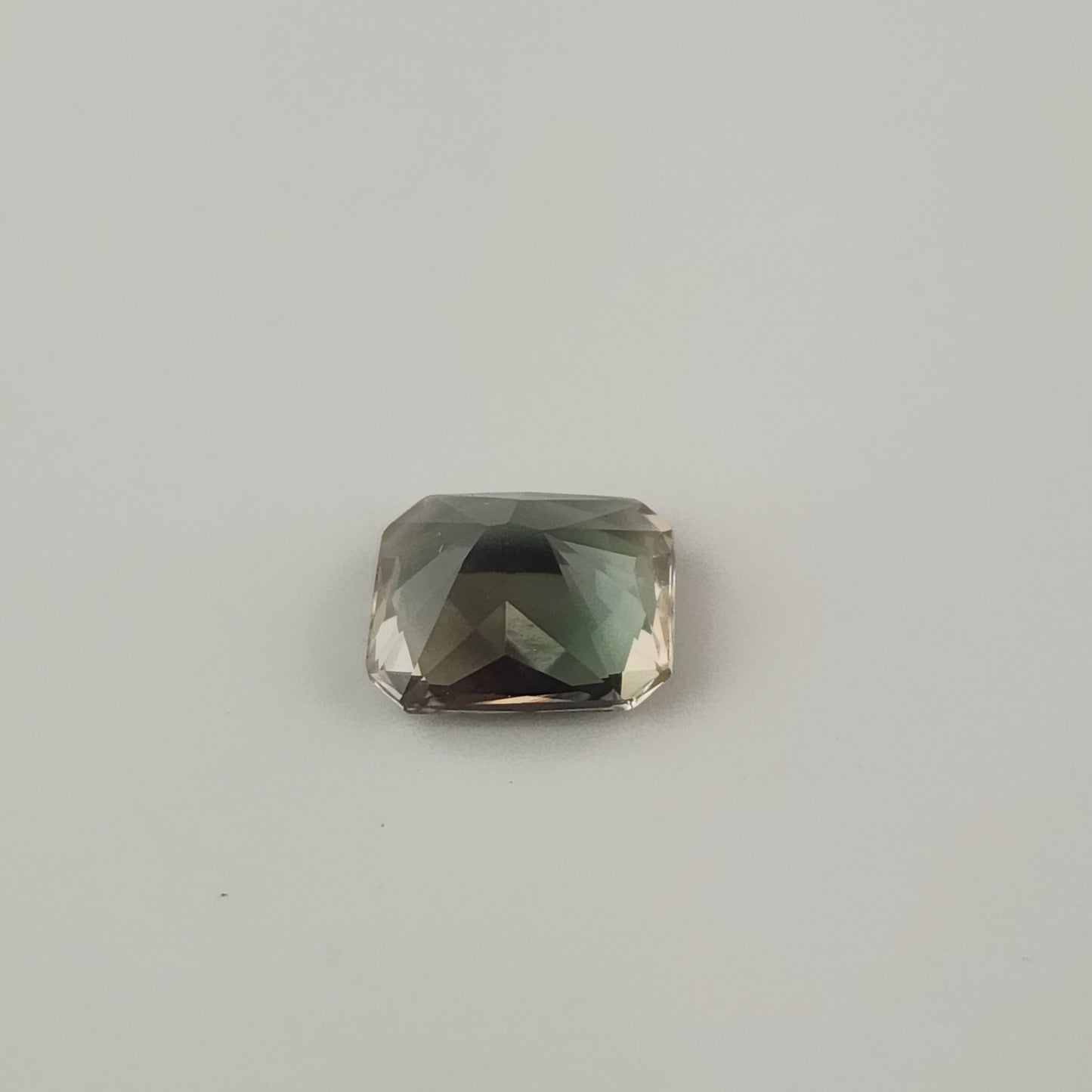3.98 ct Green Oregon Sunstone