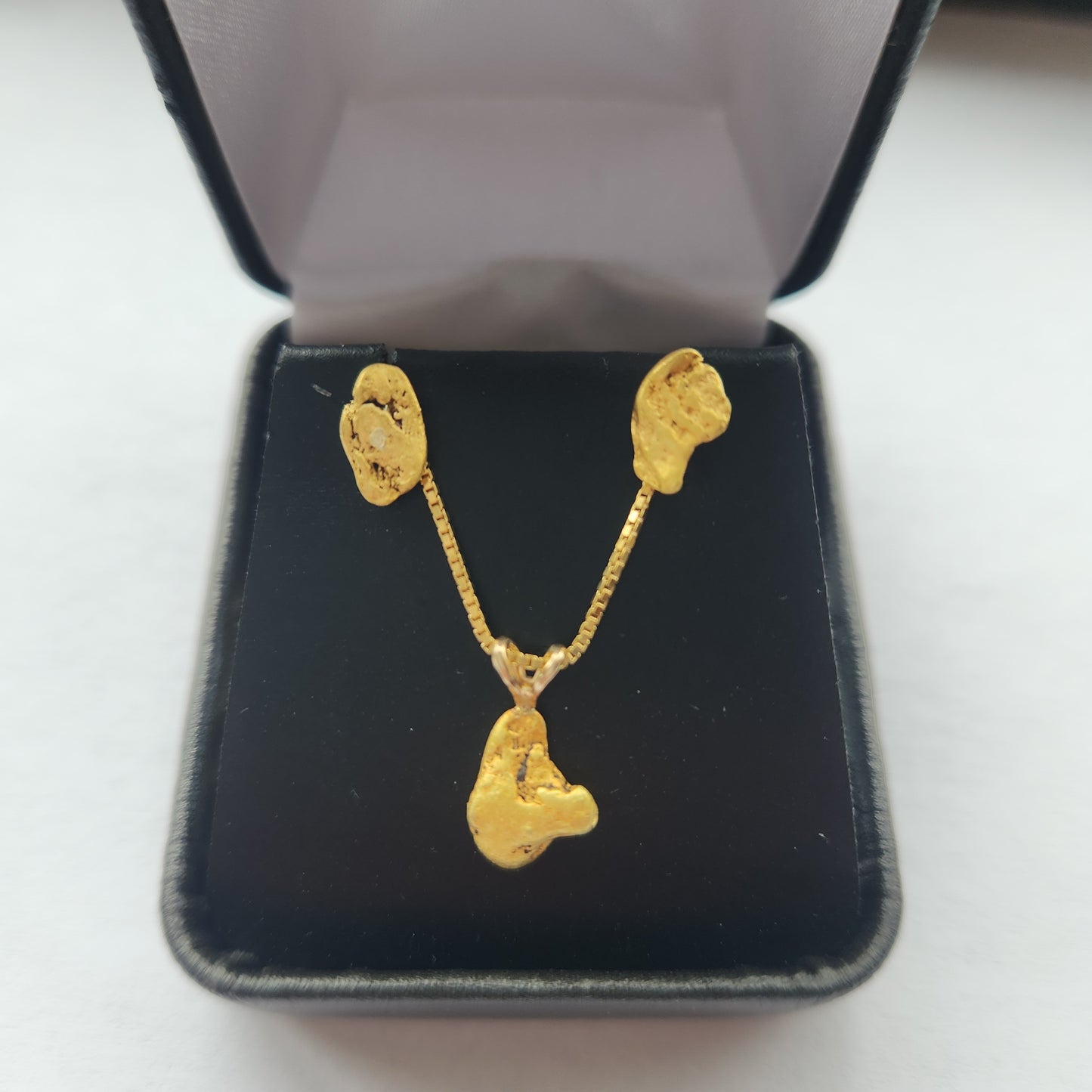 Gold Nugget Pendant & Earrings.