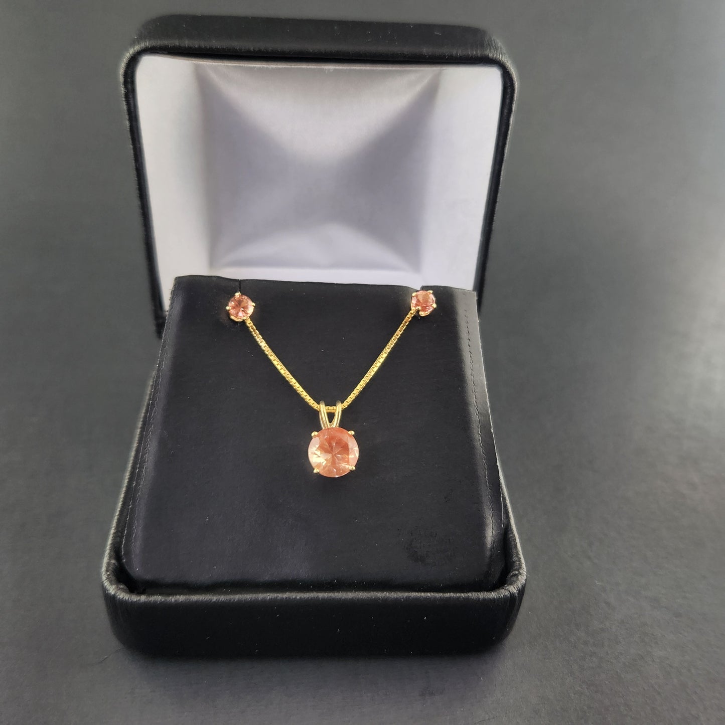 14 kt gold Oregon Sunstones Pendant and Earrings set in 14 kt gold.