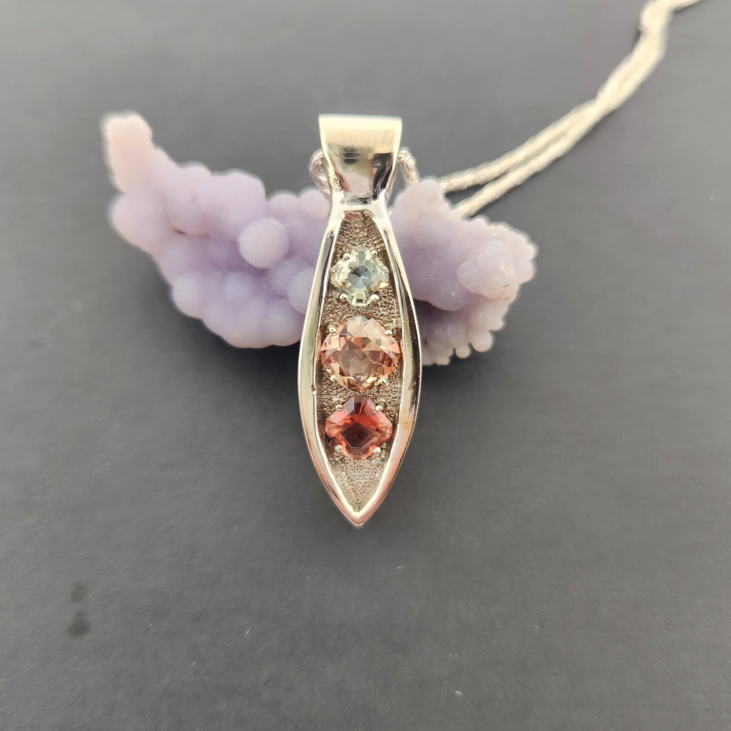 14 kt White gold Oregon Sunstone 3- Stones Pendant