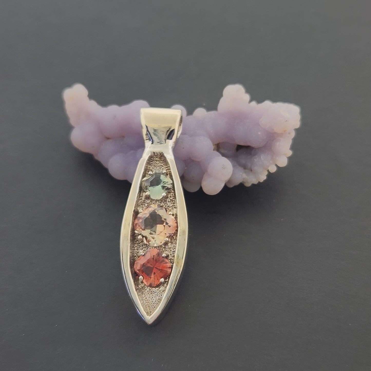 14 kt White gold Oregon Sunstone 3- Stones Pendant