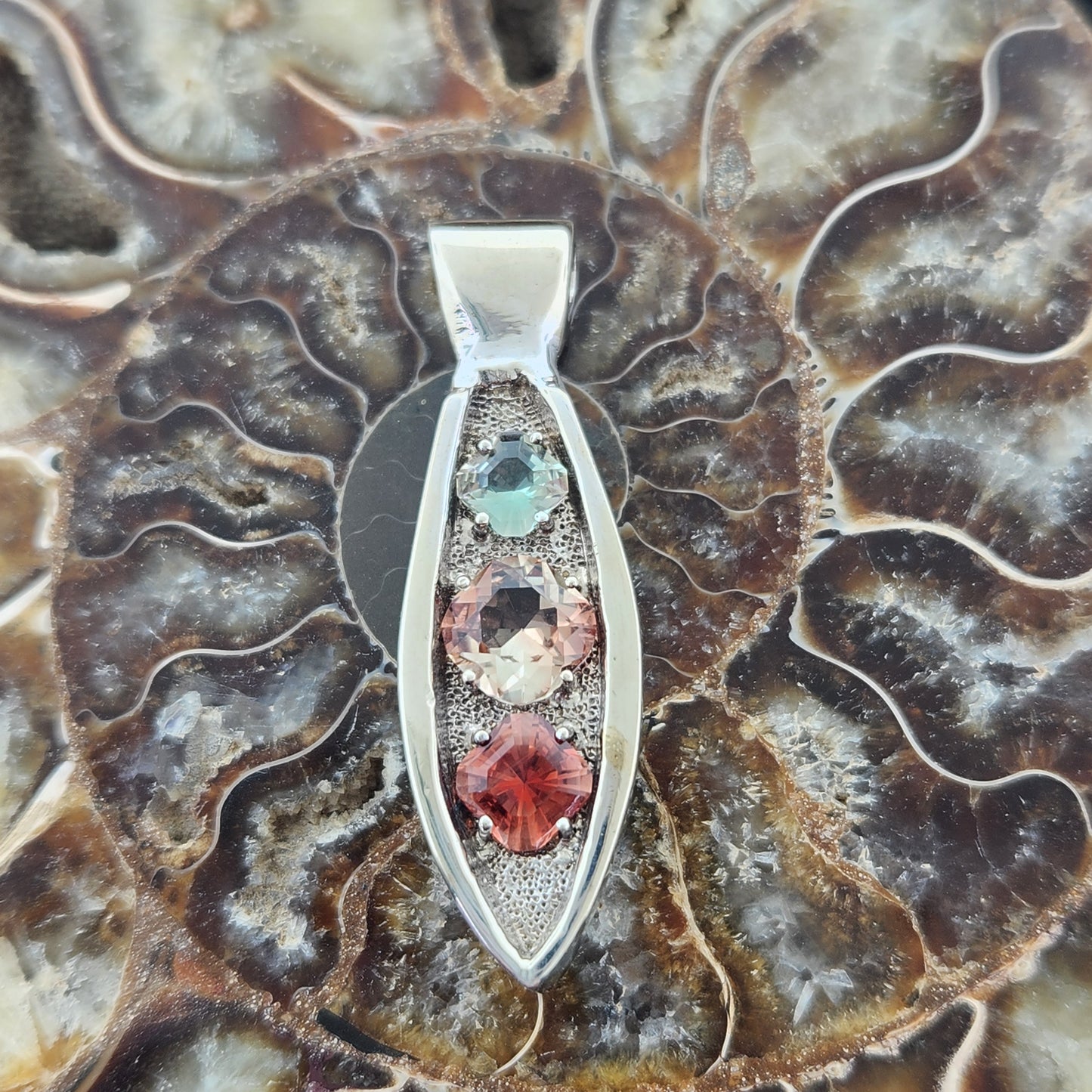 14 kt White gold Oregon Sunstone 3- Stones Pendant
