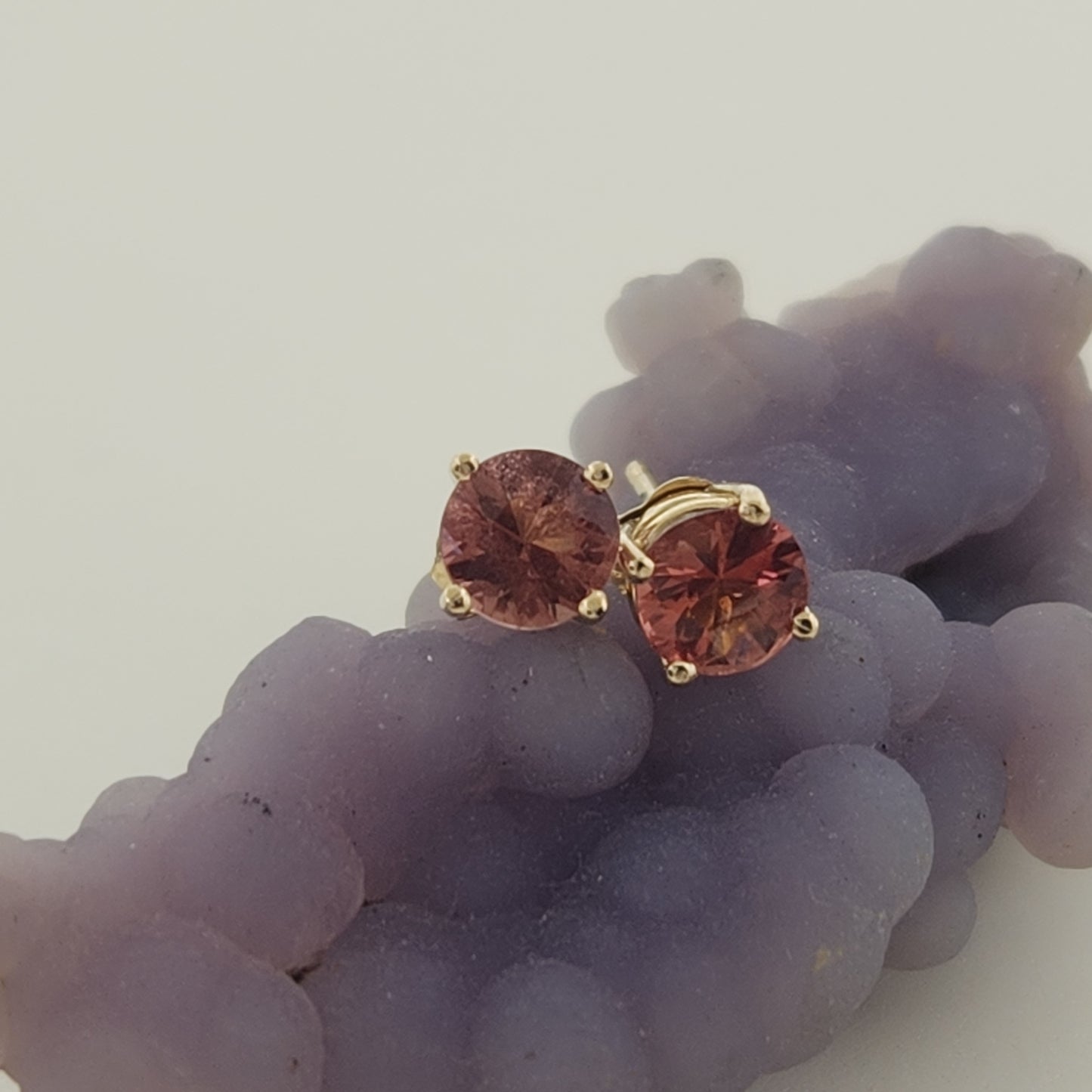 0.67 ct Oregon Sunstone Earrings set in 14 kt Yellow Gold. 4.7 mm
