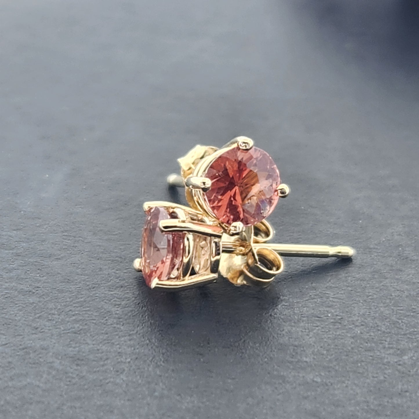 0.67 ct Oregon Sunstone Earrings set in 14 kt Yellow Gold. 4.7 mm