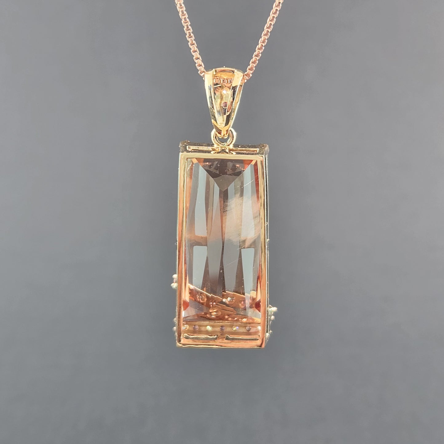 20.60 ct Oregon Sunstone Pendant 14 kt Yellow Gold with Sapphires and Diamonds.
