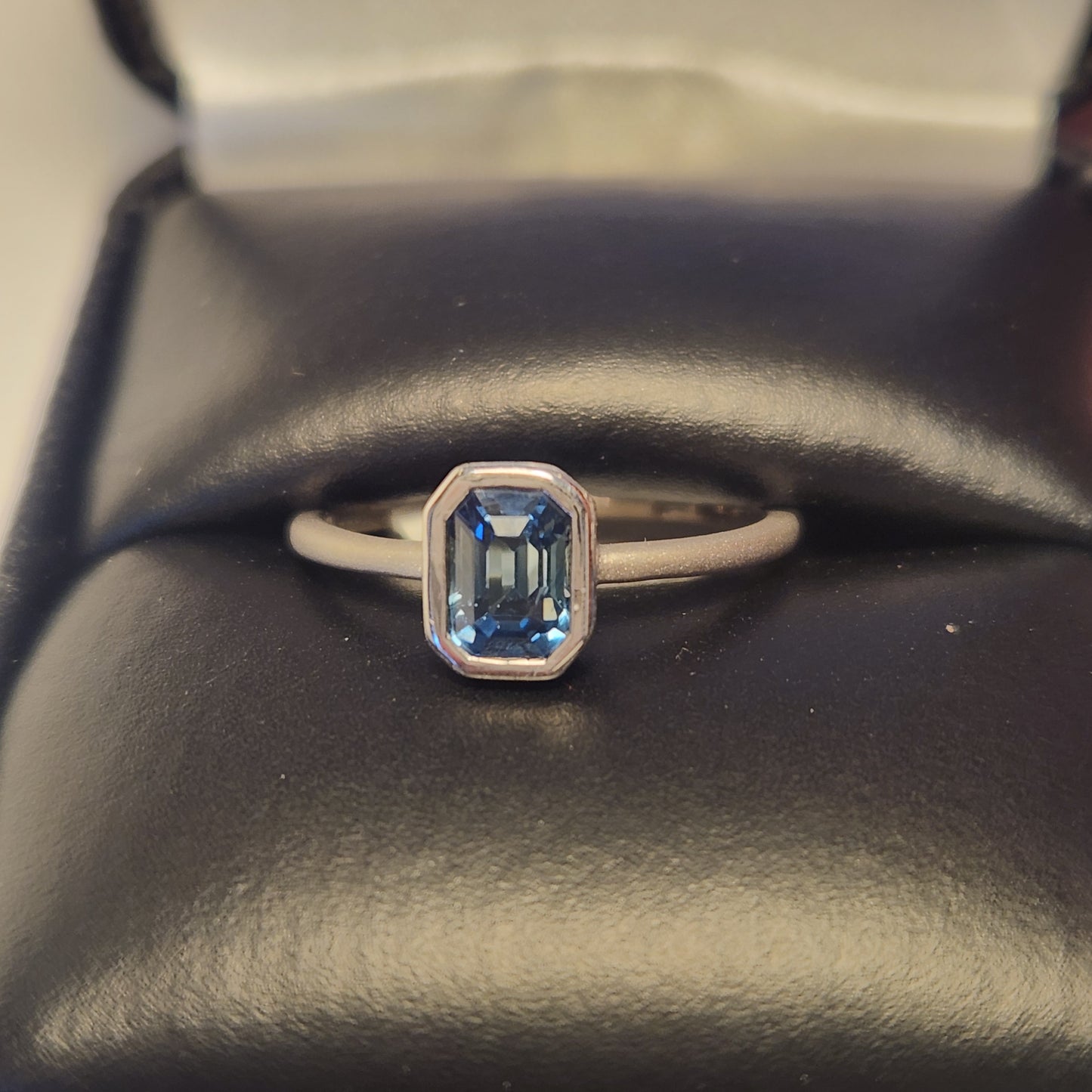 Sapphire 14KW Gold Ring. 1.09 ct.