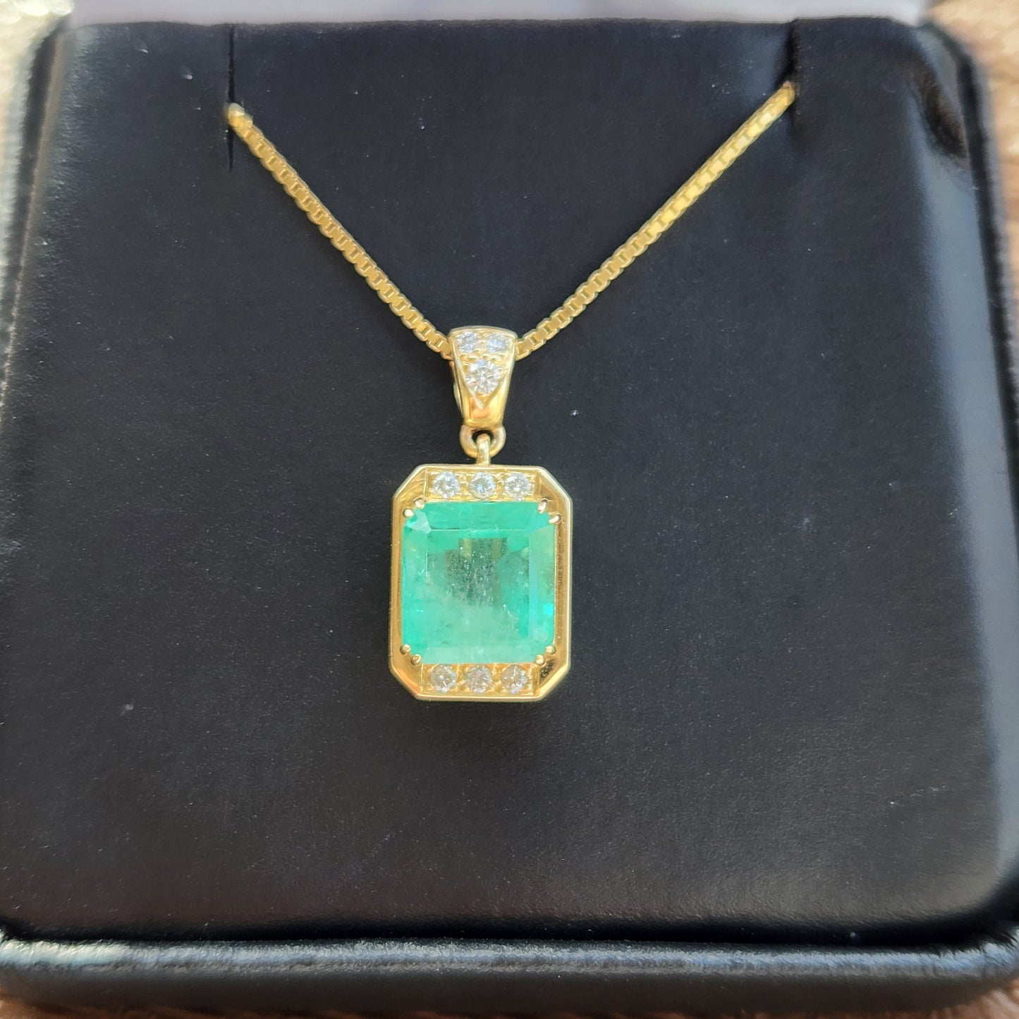 Emerald and Diamond Pendant in 18 ky Gold