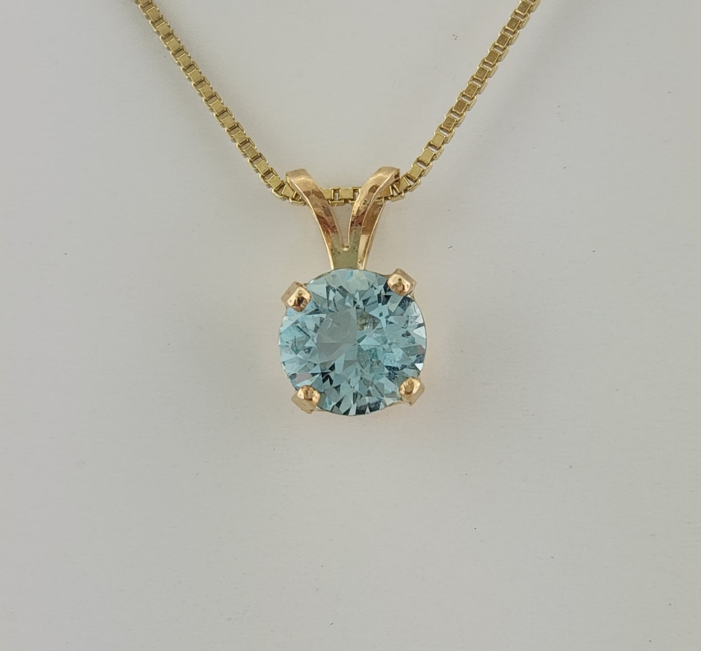 1.45 ct Aquamarine set in 14k yellow gold Pendant