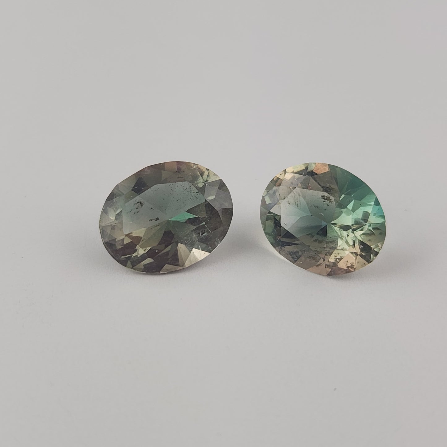 3.92 ct Oregon Sunstones