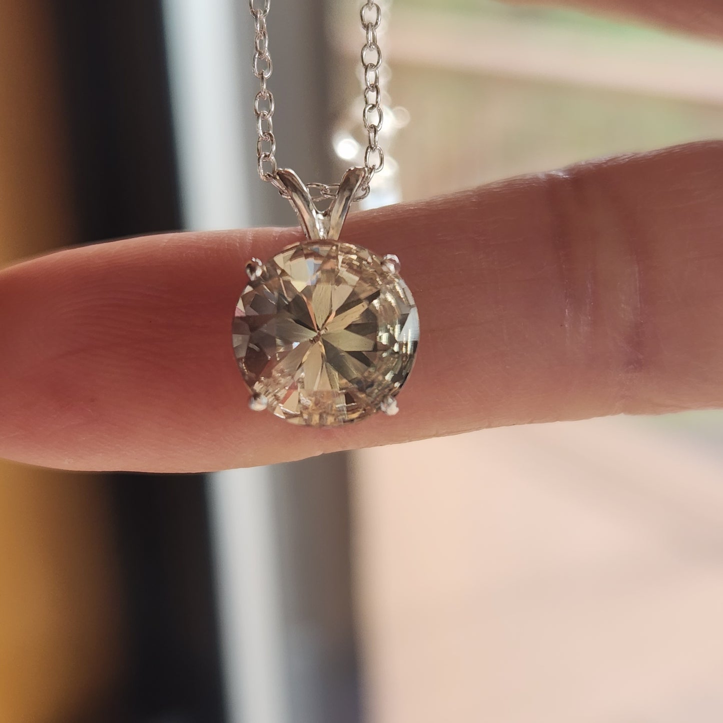 2.82 ct Oregon Sunstone pendant set in silver