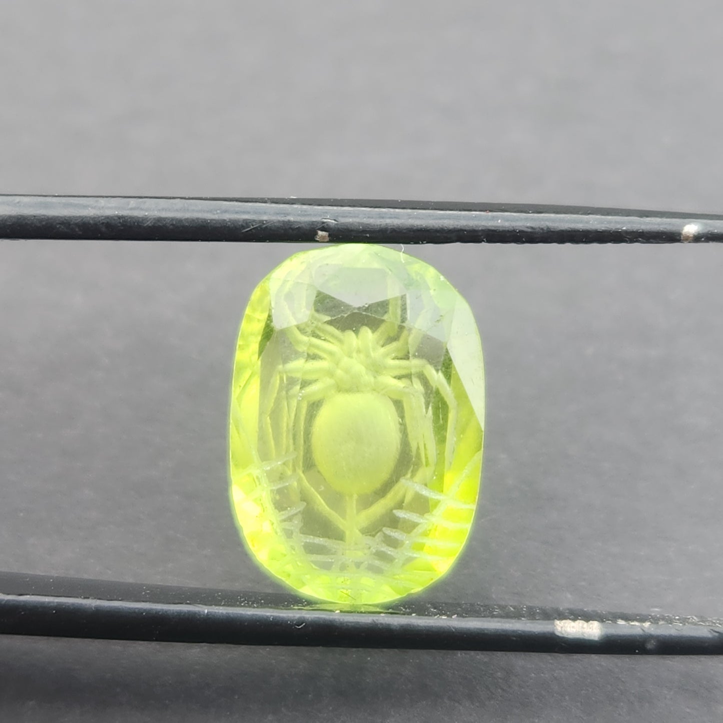 Spider Carving peridot