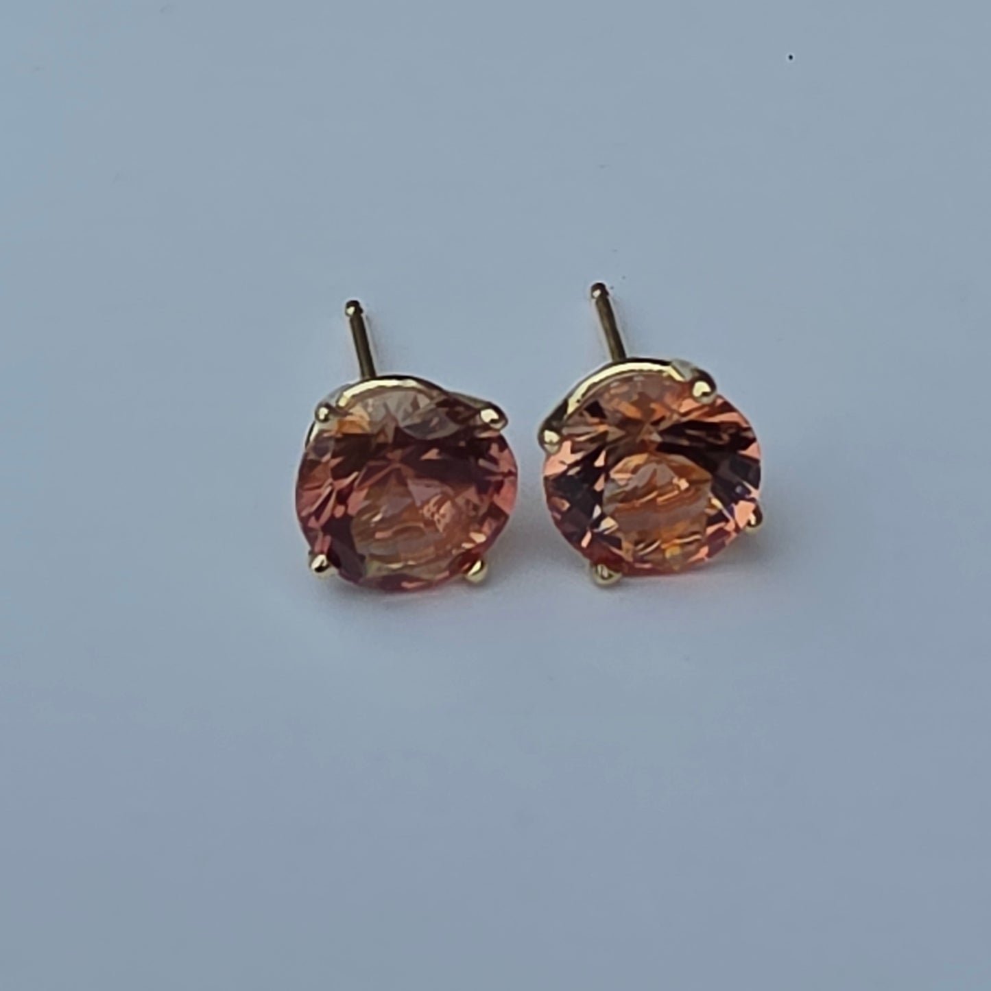 Oregon Sunstones 2.24 ct Earrings 14ky gold