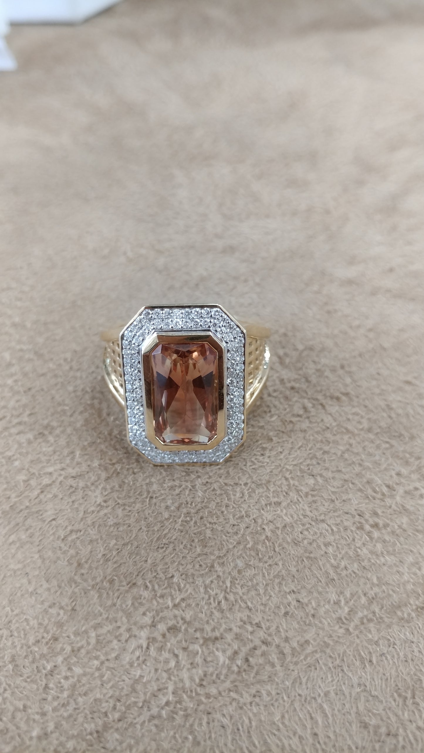 Oregon Sunstone set in 14k Yellow Gold