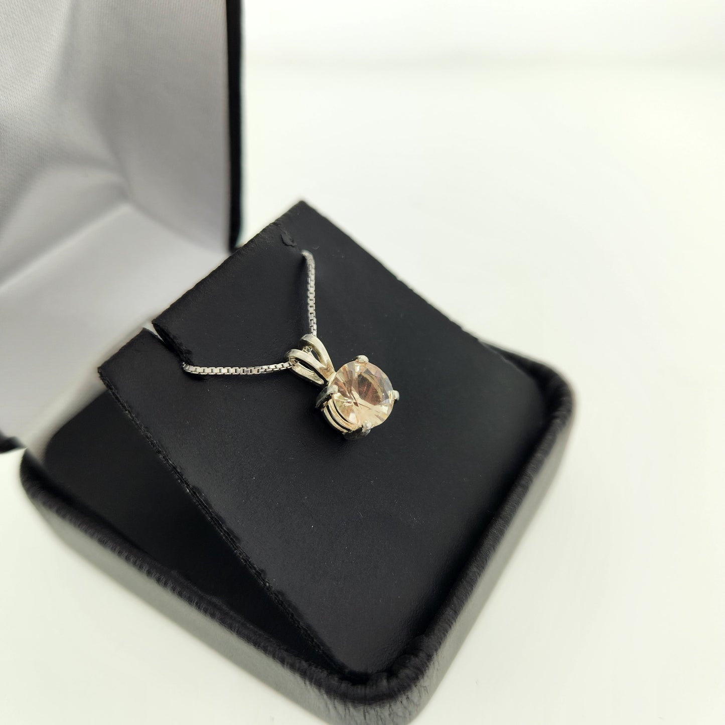 1.02 ct Sunstone Pendant Sterling Silver
