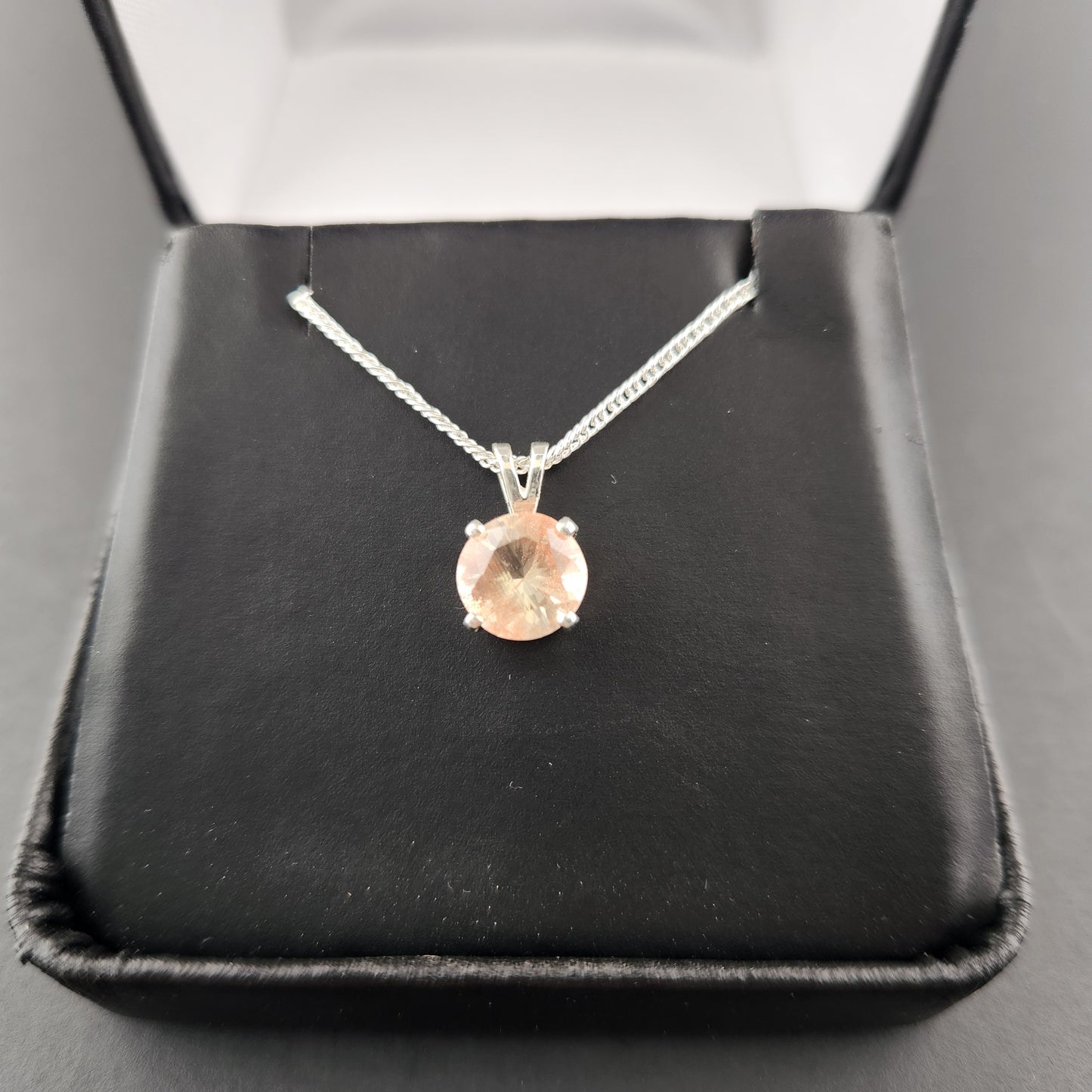1.80 ct Oregon Sunstone set in sterling silver Pendant