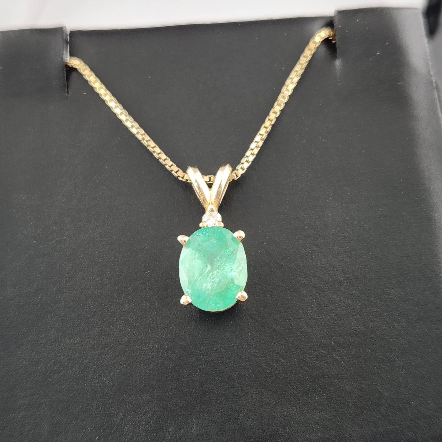 1.60 ct Emerald set in 14k yellow gold Pendant