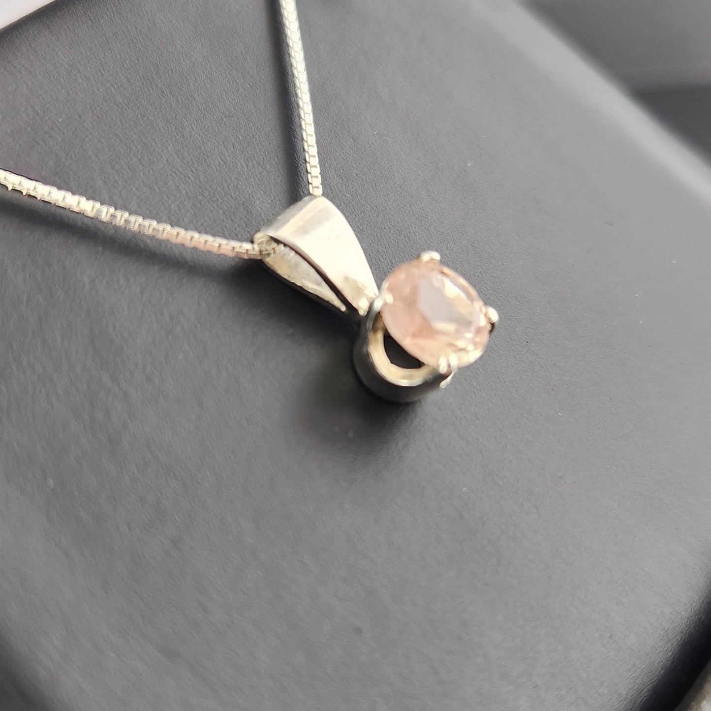 0.71 ct Oregon sunstone set in sterling silver Pendant