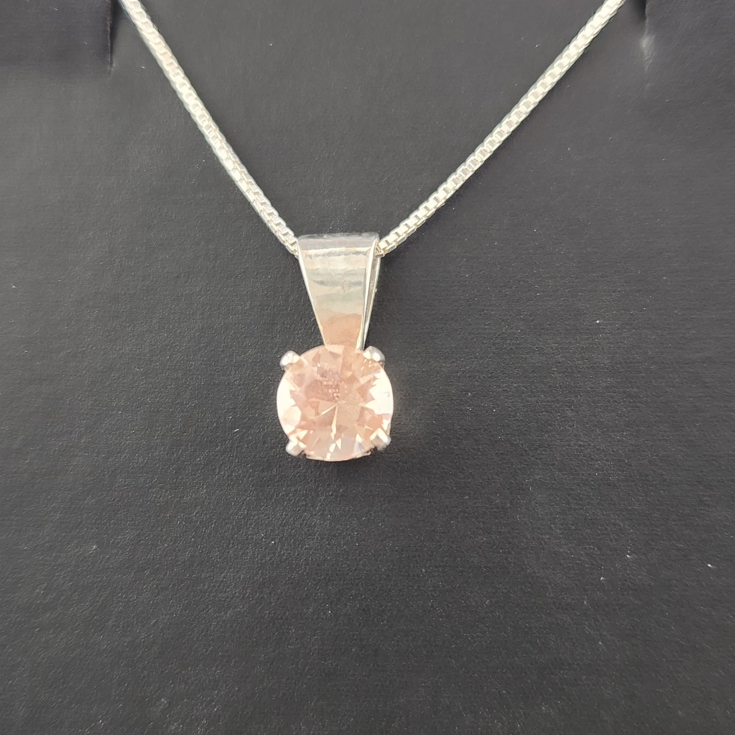 0.71 ct Oregon sunstone set in sterling silver Pendant