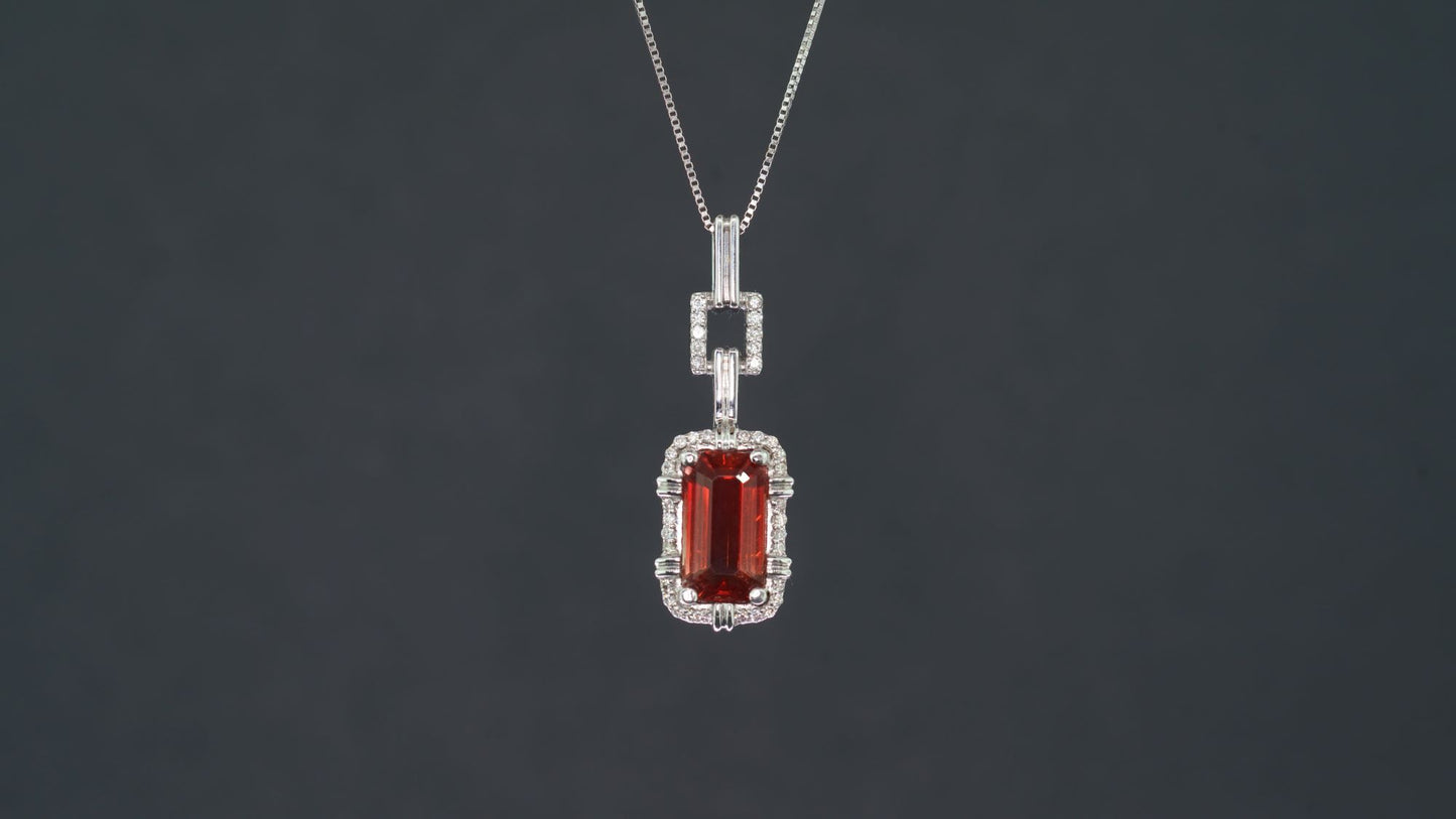 Oregon Sunstone set in 18 kw Pendant.
