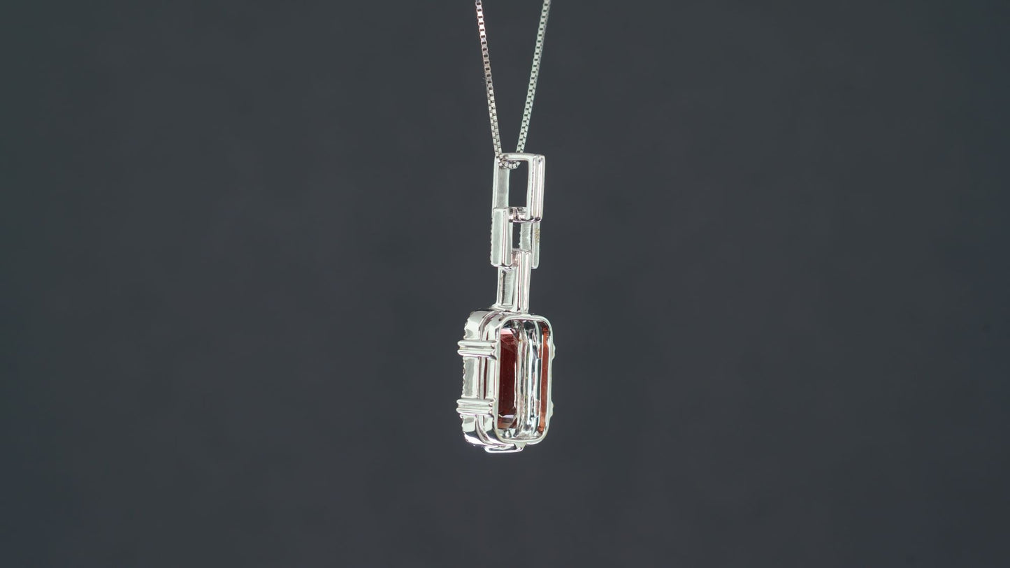 Oregon Sunstone set in 18 kw Pendant.