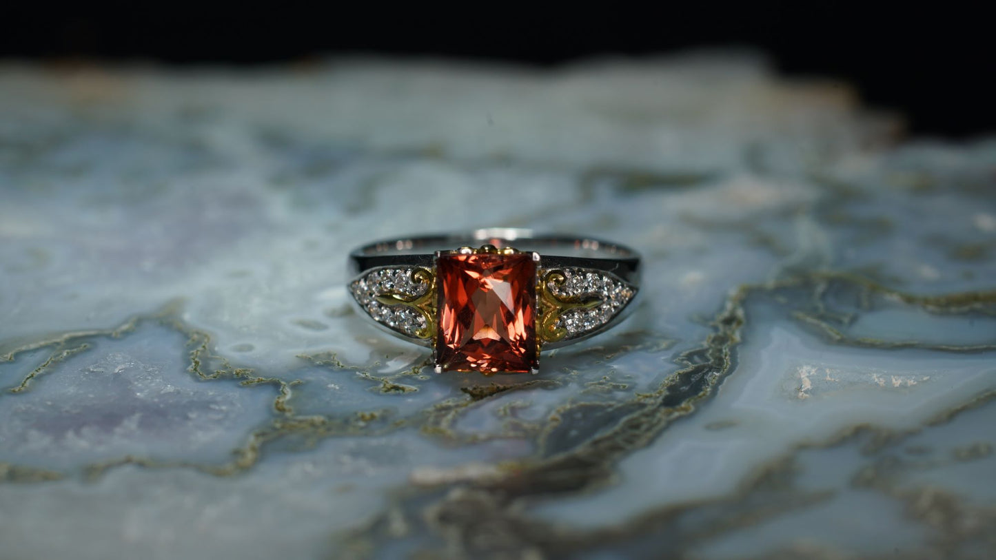 Oregon Sunstone set in 18k White & Yellow Ring.