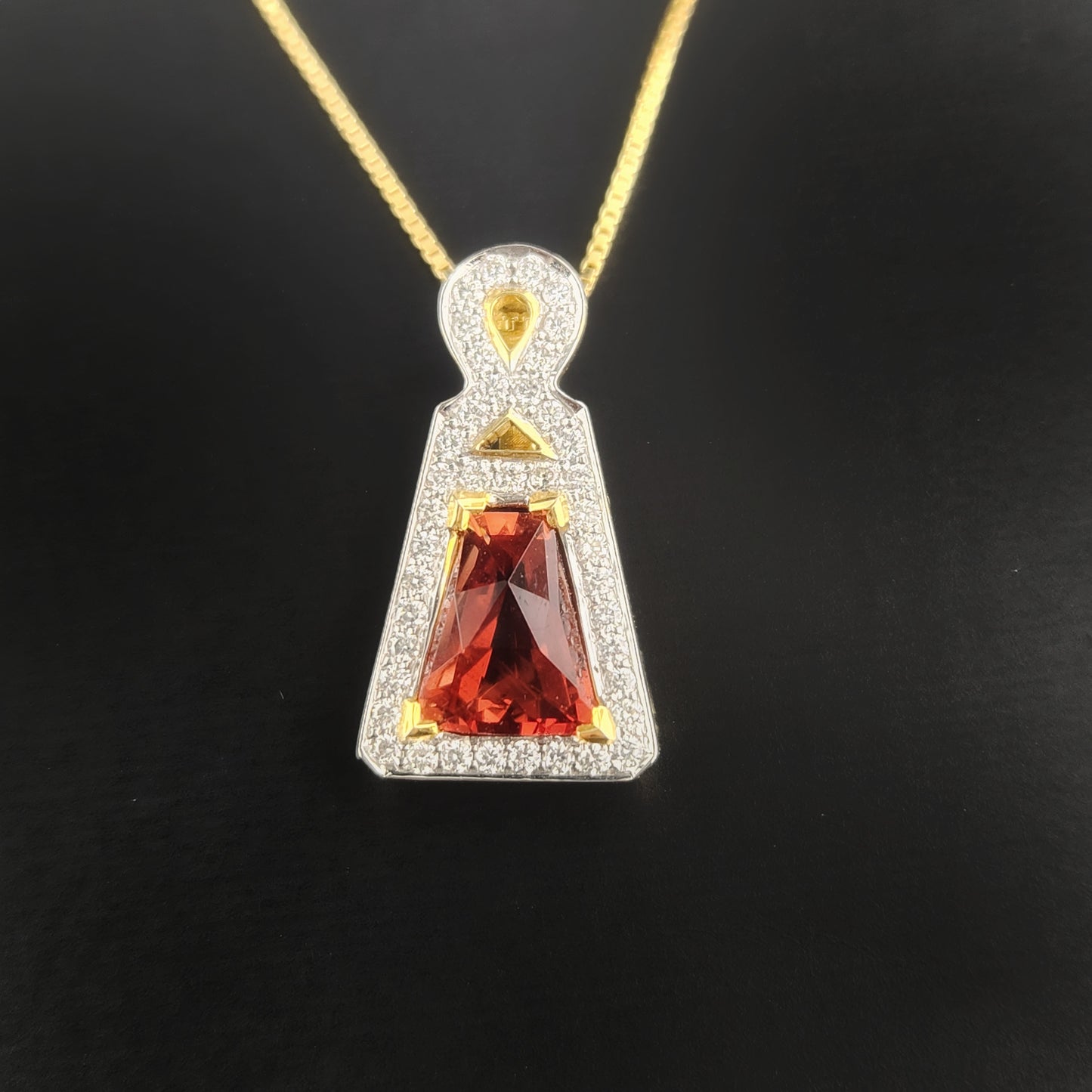 2.35ct Oregon Sunstone 18k White & Yellow Gold Pendant.