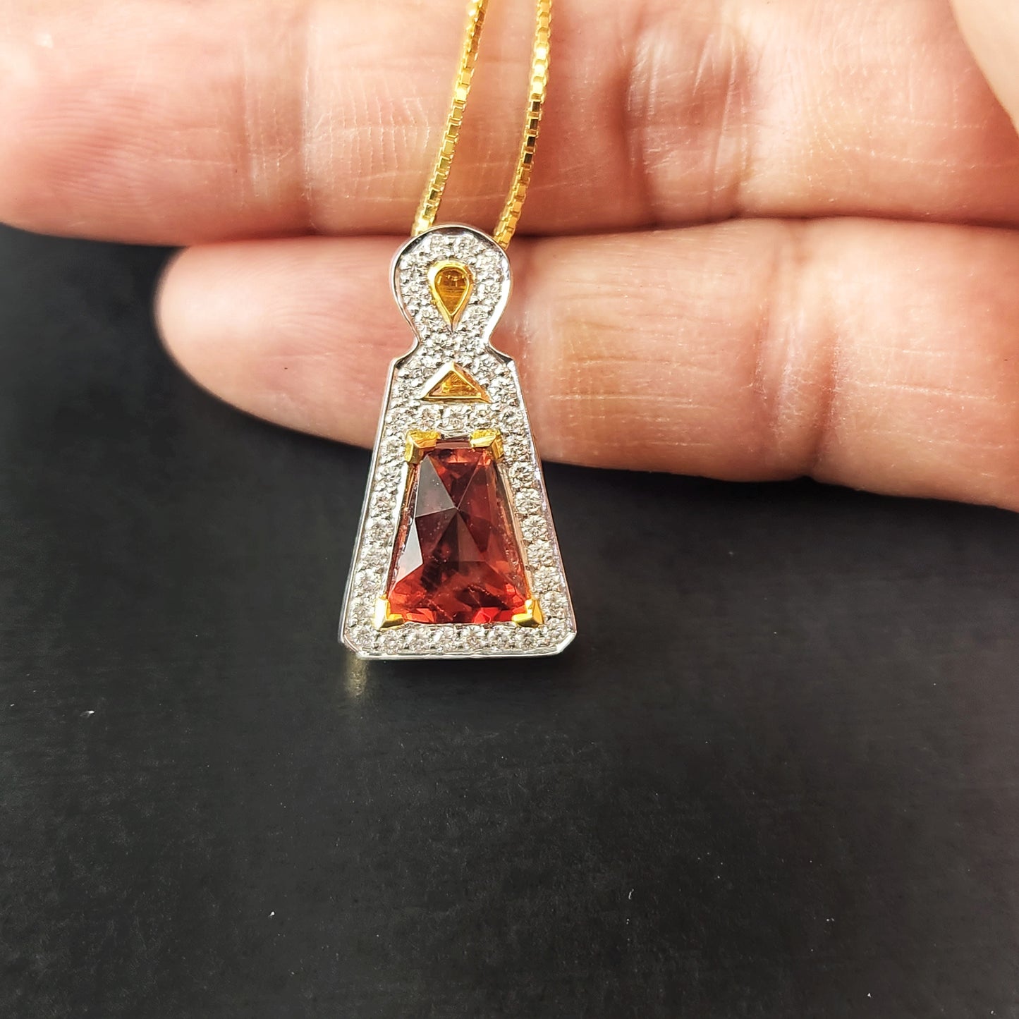 2.35ct Oregon Sunstone 18k White & Yellow Gold Pendant.