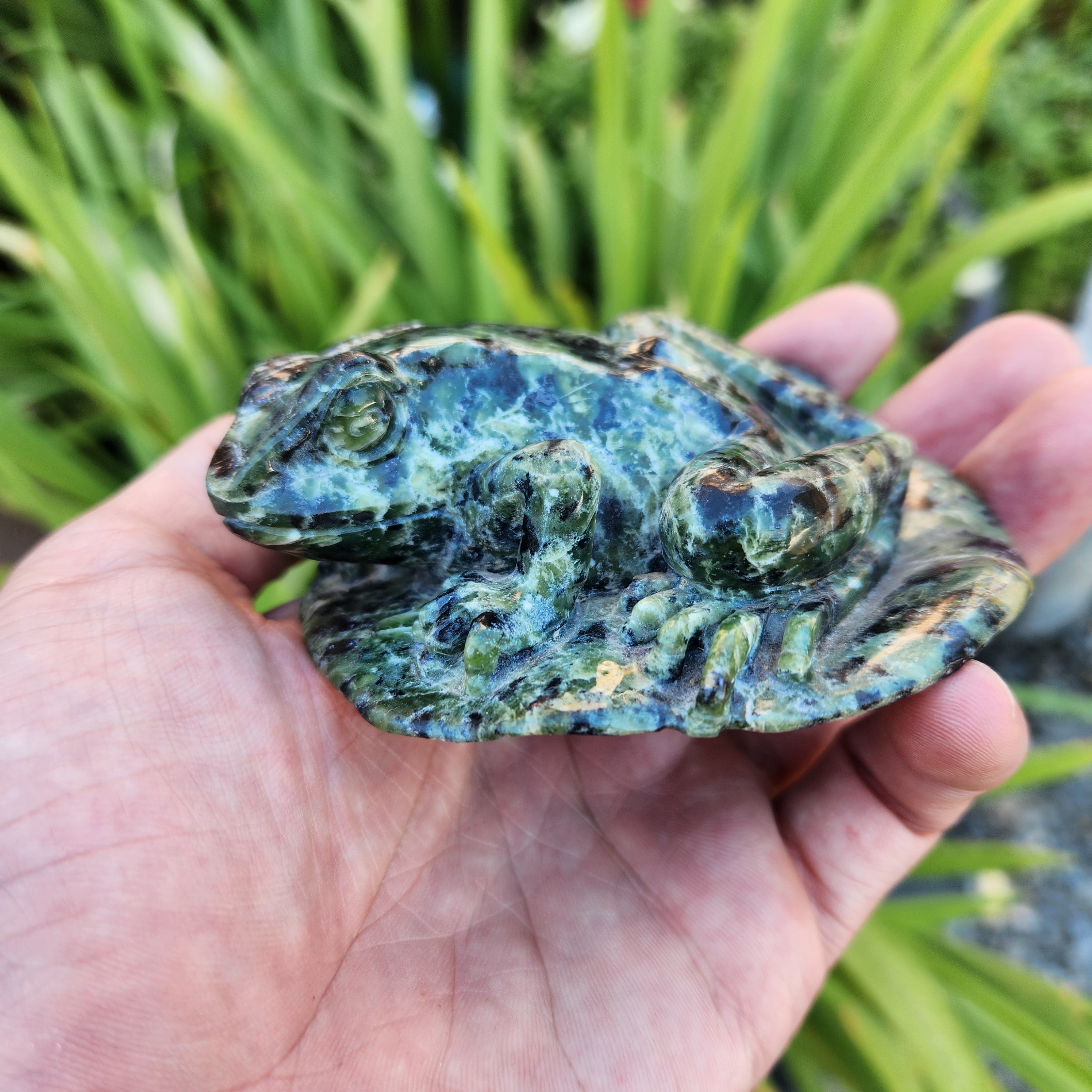 Vintage Carved Tiger's Eye Frog on a Jade hotsell Lily Pad