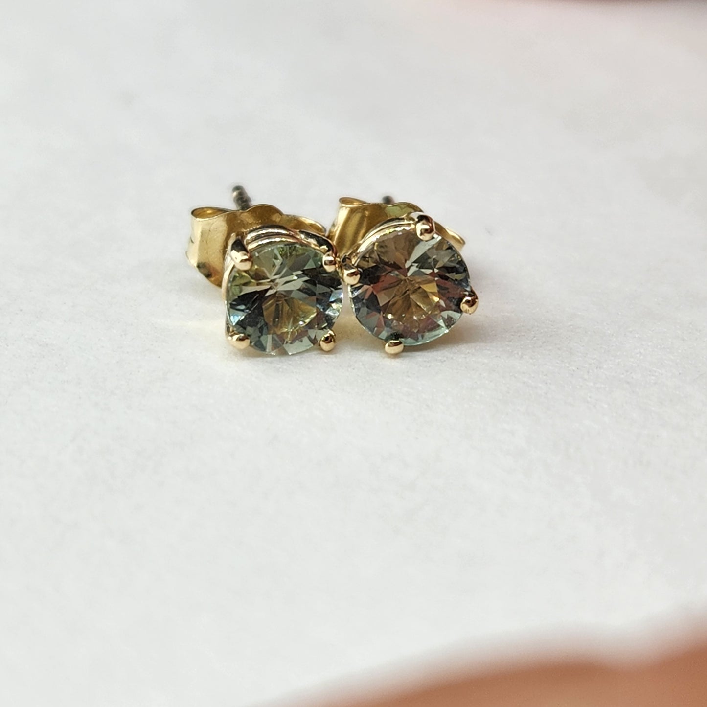 14 kt gold Oregon Sunstones earring 0.90 ct