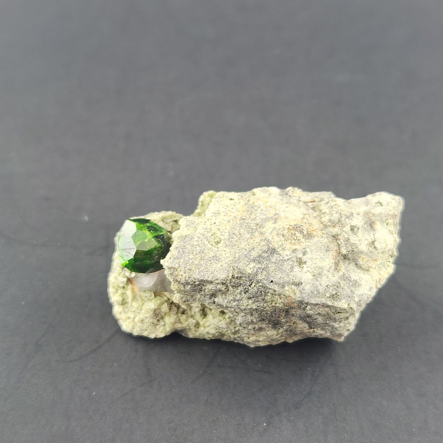 32.20 g  Demantoid Garnet mineral specimen.
