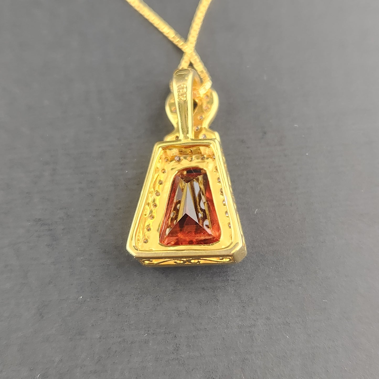 2.35ct Oregon Sunstone 18k White & Yellow Gold Pendant.