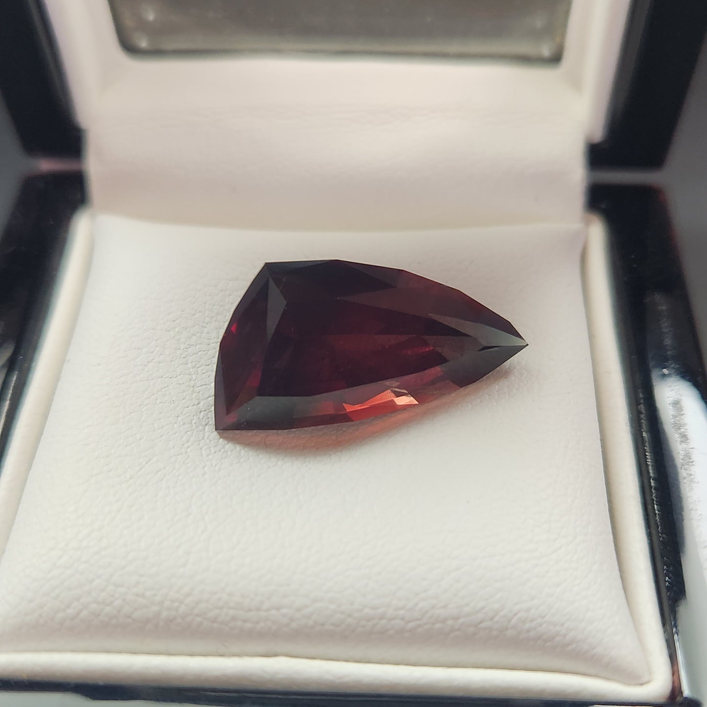 13.65 ct Dark Red Oregon Sunstone