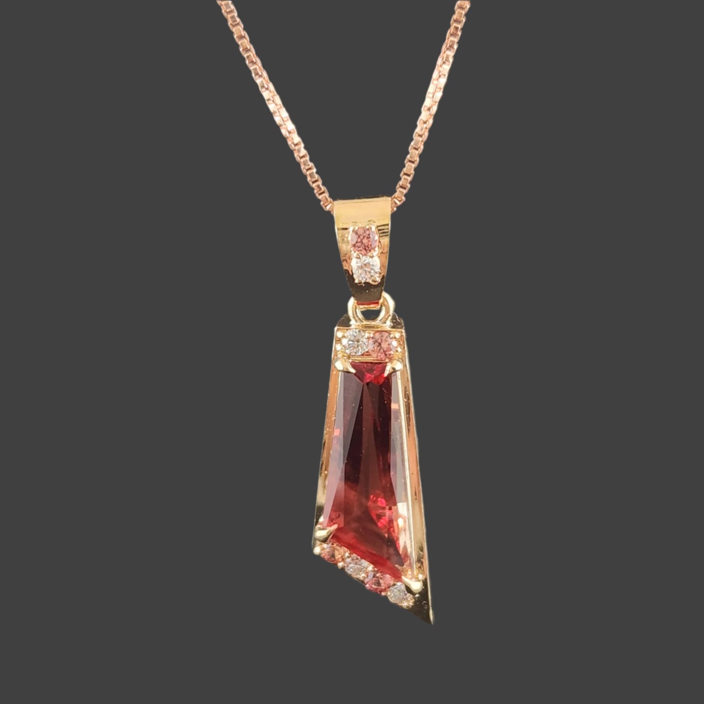 2.89 ct Oregon Sunstone Pendant set in 14 kt yellow Gold with Sapphires and Diamonds.