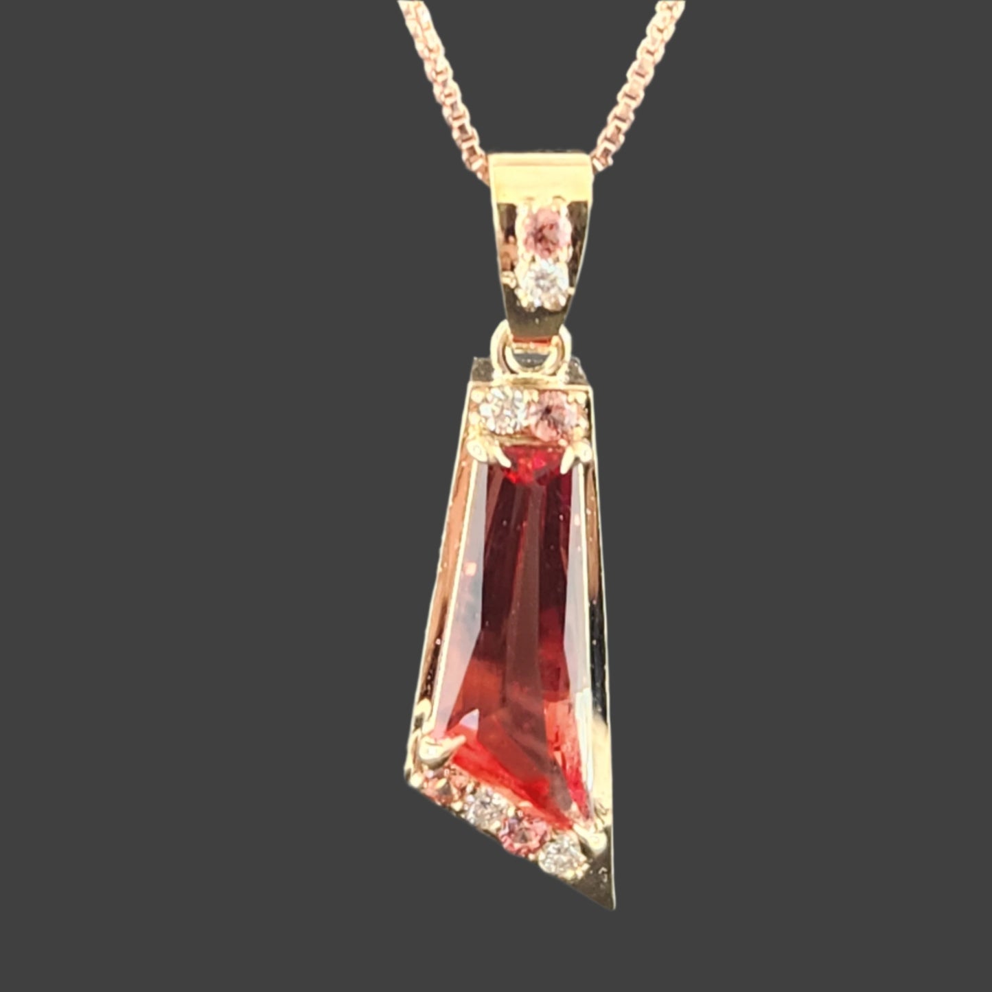 2.89 ct Oregon Sunstone Pendant set in 14 kt yellow Gold with Sapphires and Diamonds.