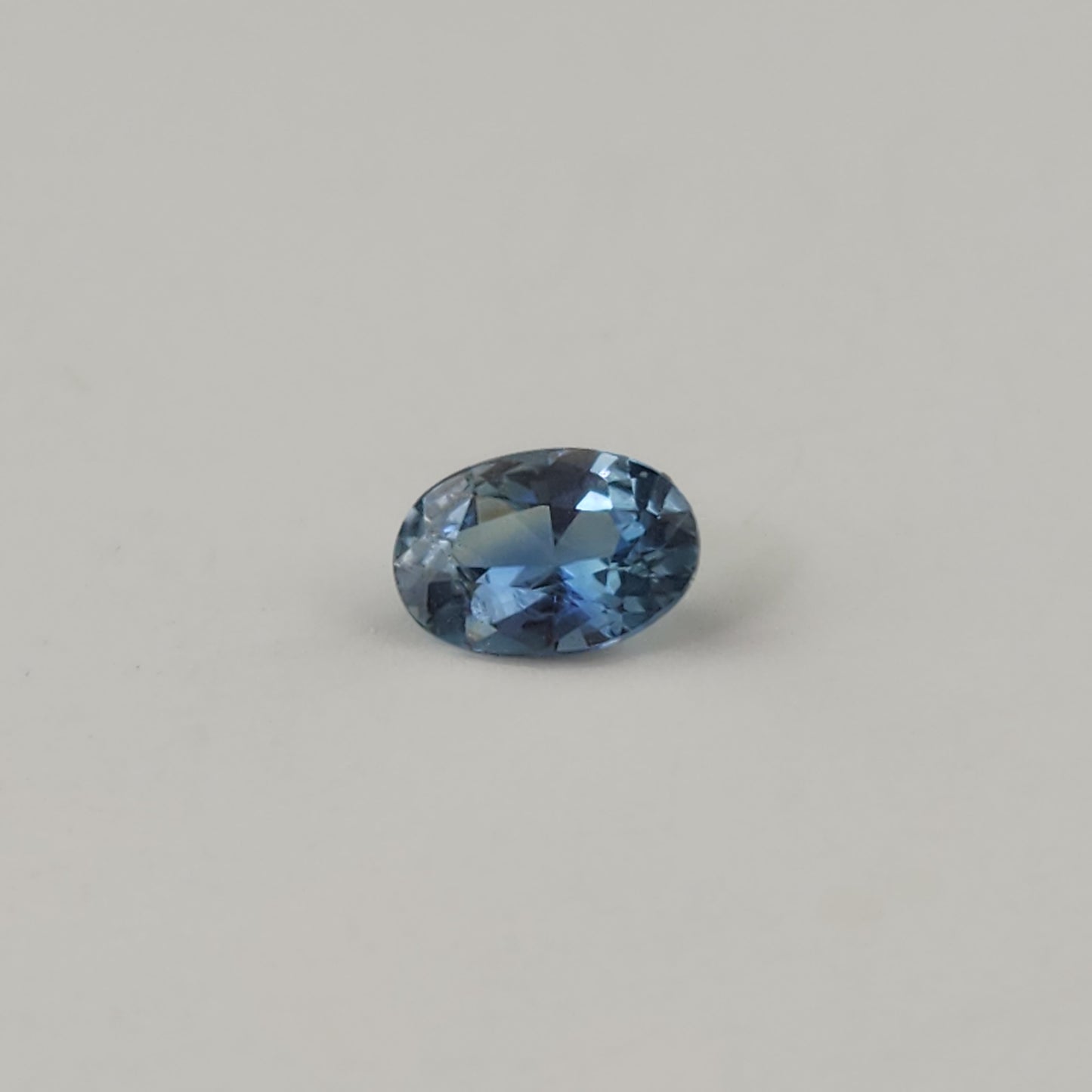 0.82 ct Blue sapphire